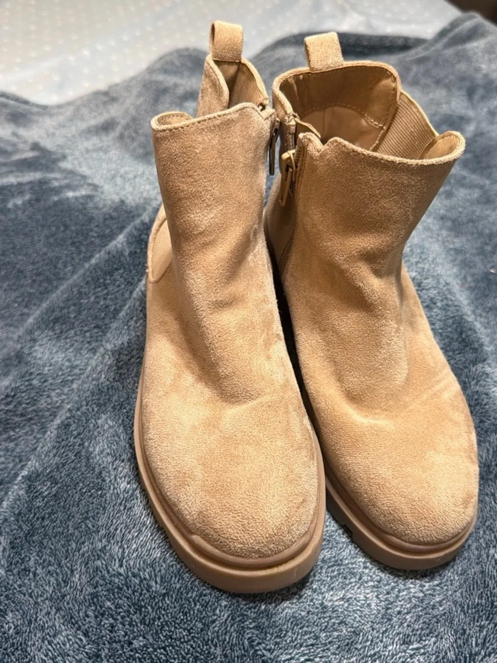 Girls size 2Y Suede  Ankle Boots in Tan